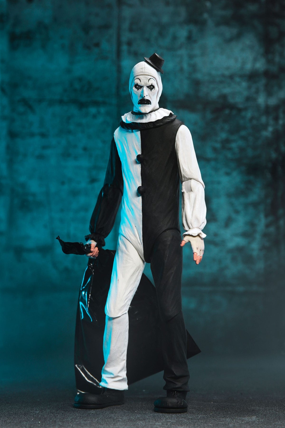 NECA Terrifier - Ultimate Art the Clown Action Figure (17 cm)