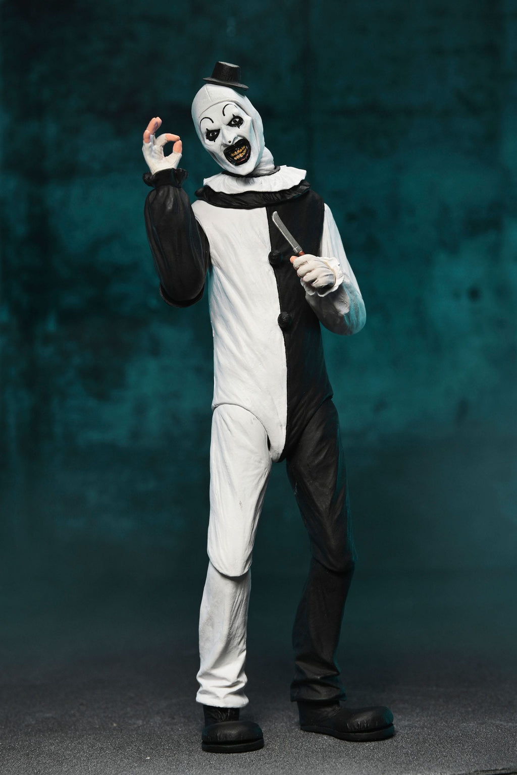 NECA Terrifier - Ultimate Art the Clown Action Figure (17 cm)